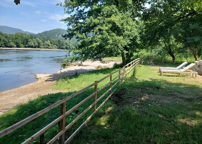 度假居 Marš Na Drinu *