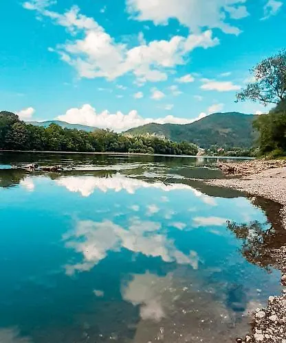 度假居 Marš Na Drinu *